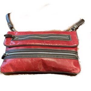 Sophia Visconti red and brown leather bag with green interior.4 zip pockets. B3